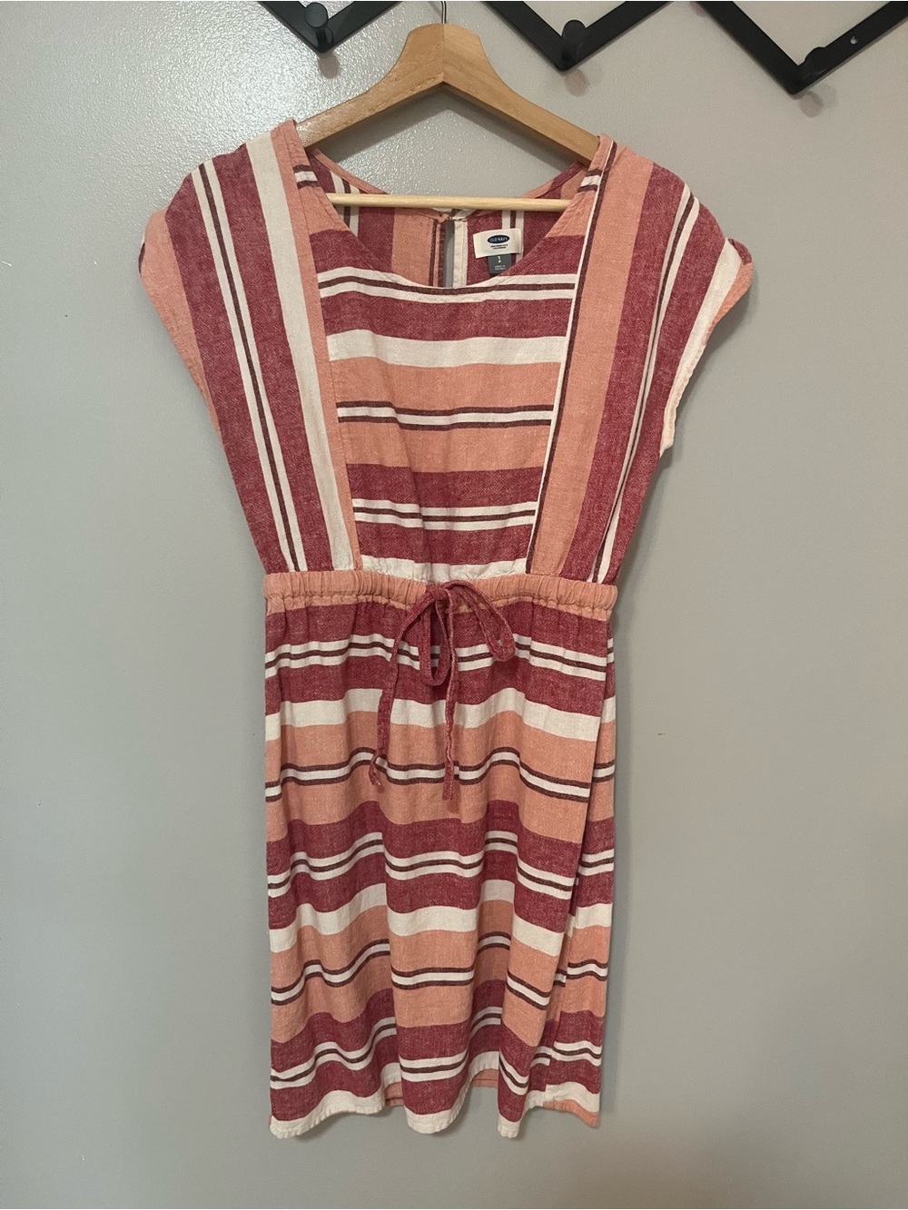 ⭐️Bundle 3 for $15- Old Navy Striped Tie-Waist Midi Dress in Rust & Peach